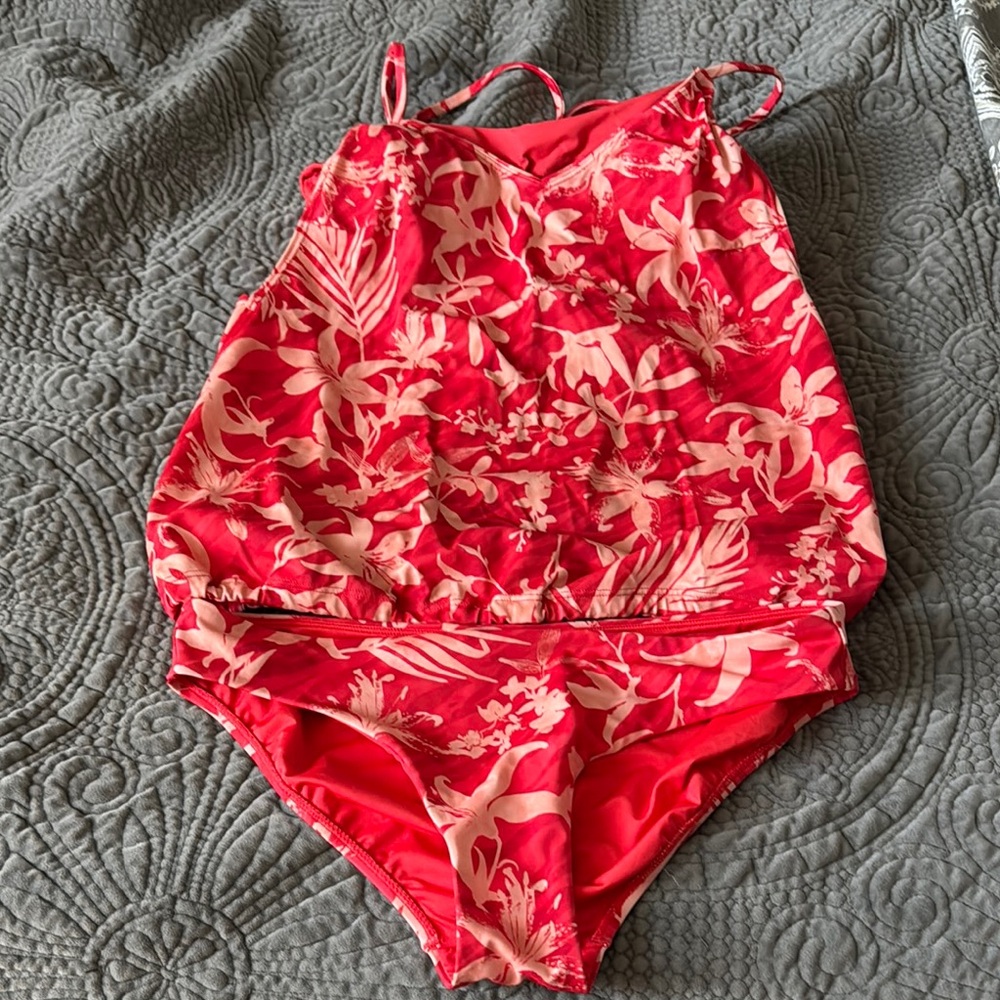 Athleta Floral Red and Cream Bubble Hen Tankini Swimsuit